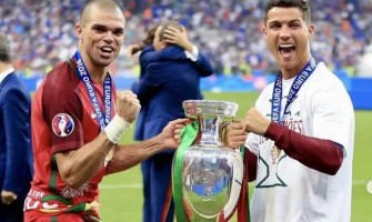 Lendário defesa português reforma-se