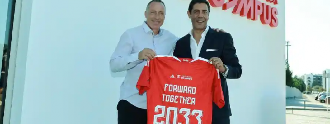 Nova camisola do Benfica homenageia o 20º aniversário do centro de estágio