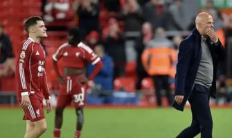 A recusa de Salah em passar a bola para uma baliza aberta gerou controvérsia