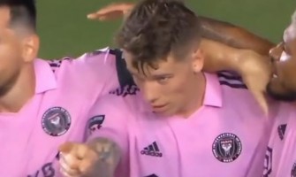 A camisa foi tirada novamente